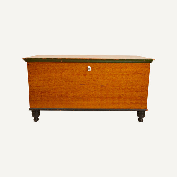 ANTIQUE PENNSYLVANIA BLANKET BOX