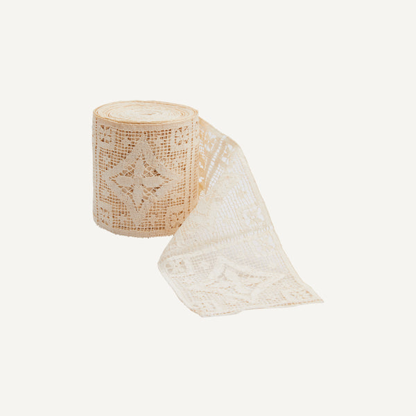 ANTIQUE LACE TRIM