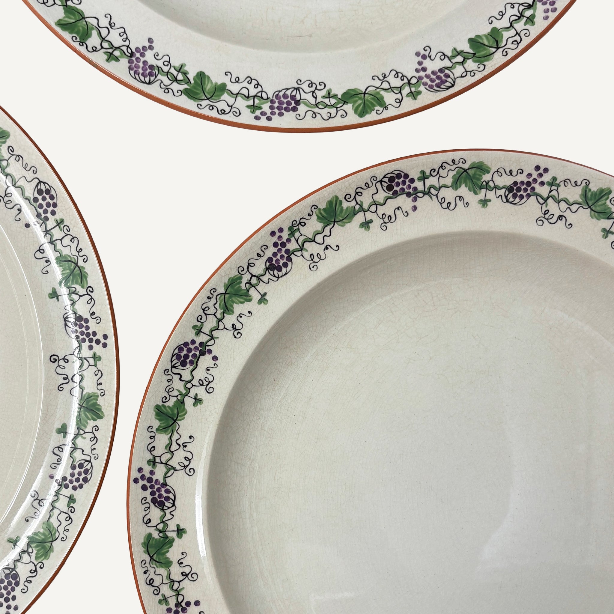 ANTIQUE WEDGWOOD GRAPEVINE DINNER PLATES