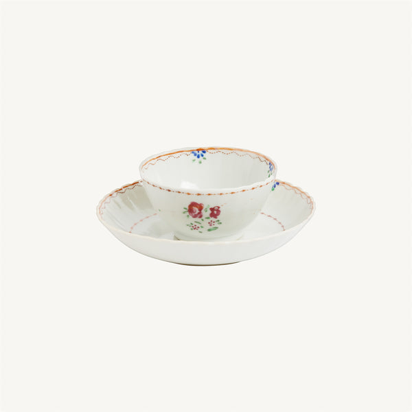 ANTIQUE CHINESE EXPORT TEA CUP AND SAUCER