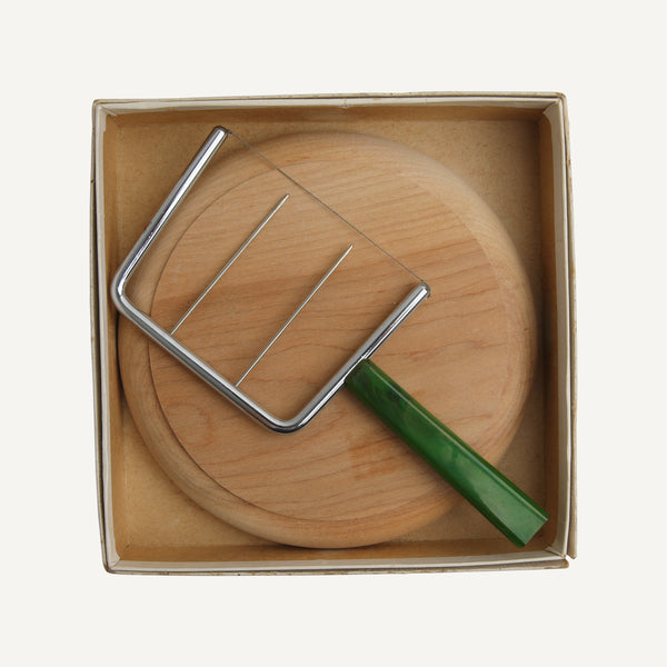 VINTAGE CHEESE BOARD WITH SLICER