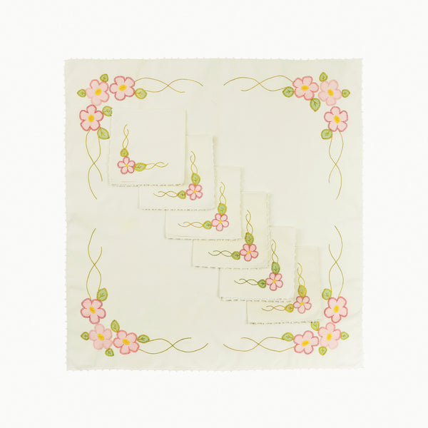 VINTAGE TABLECLOTH AND NAPKINS