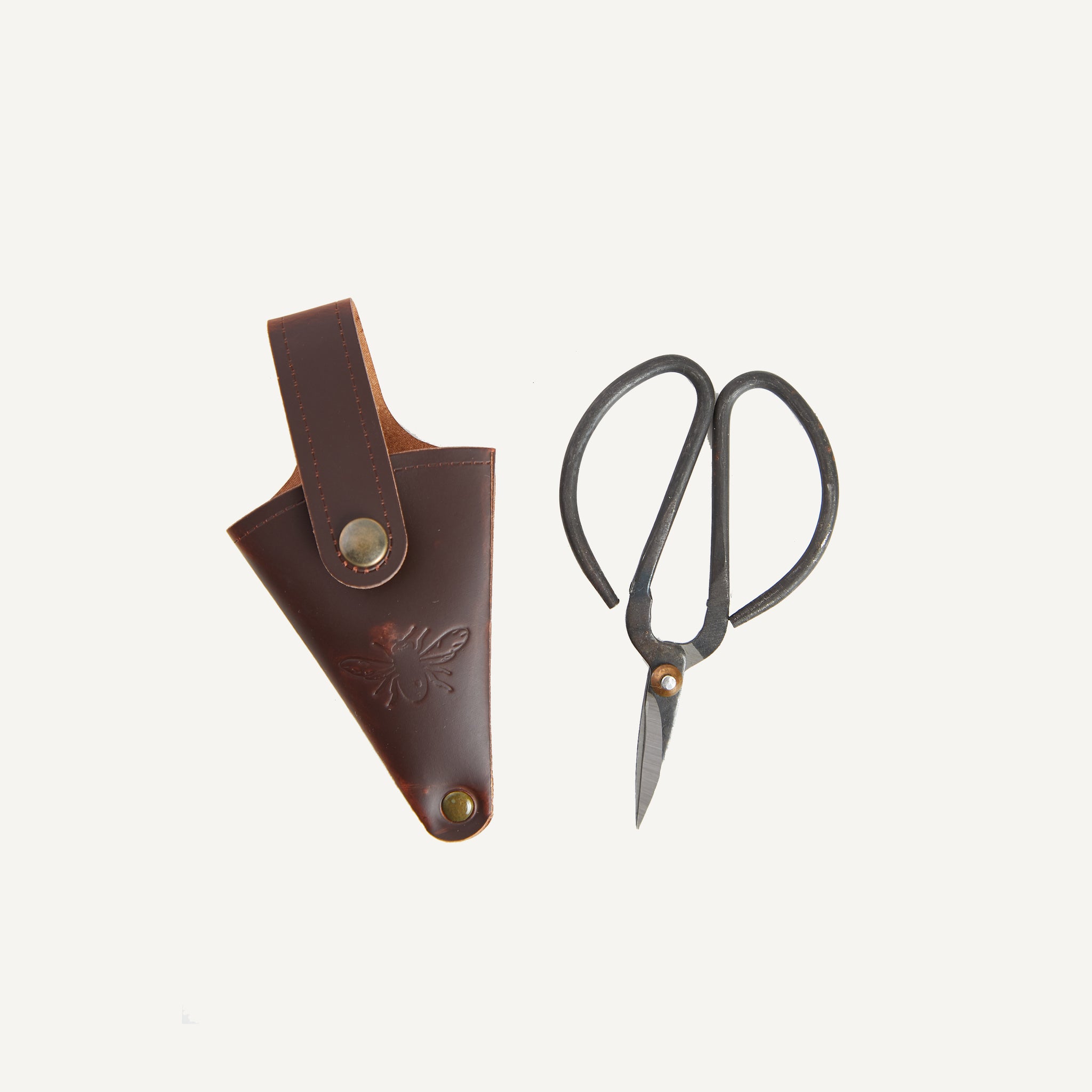 SCISSORS IN LEATHER POUCH